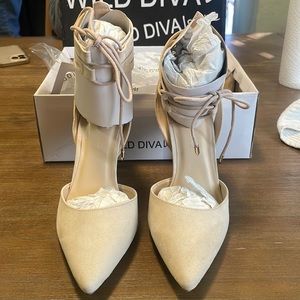 WILD DIVA LOUNGE AKIRA-76 NATURAL SIZE: 9